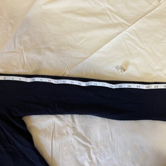 Pendleton V-neck Cardigan Sweater. Size L. Navy Blue. Silk. Excellent condition. - Picture 8 of 8